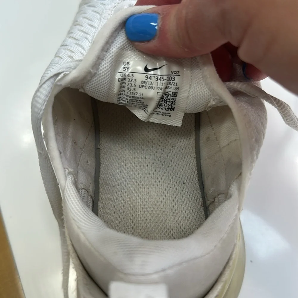 Womens Air Max 270 Sneakers size 7 - Picture 3 of 9